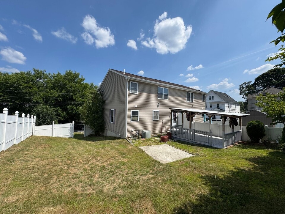 4 Moran Ct in Lawrence, MA - Building Photo