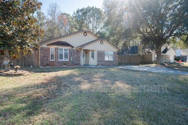 813 E Oxford Ln in Hinesville, GA - Foto de edificio - Building Photo