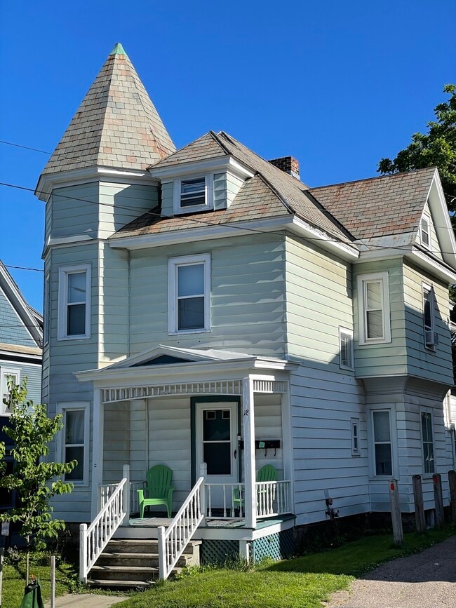 18 Bradley St, Unit #2 in Burlington, VT - Building Photo - Building Photo