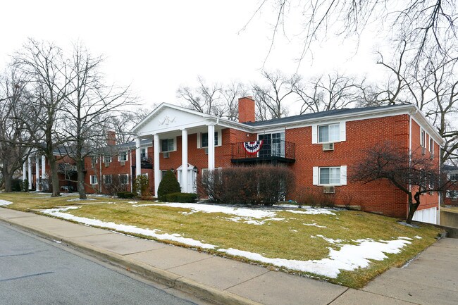 101-111 N Lincoln Ln in Arlington Heights, IL - Foto de edificio - Building Photo
