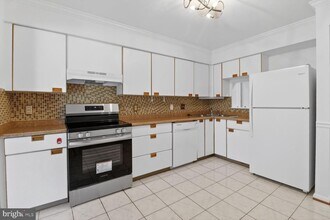 15 Friendswood Ct in Baltimore, MD - Building Photo - Building Photo