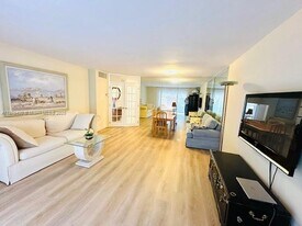 500 NE 14th Ave in Hallandale Beach, FL - Building Photo