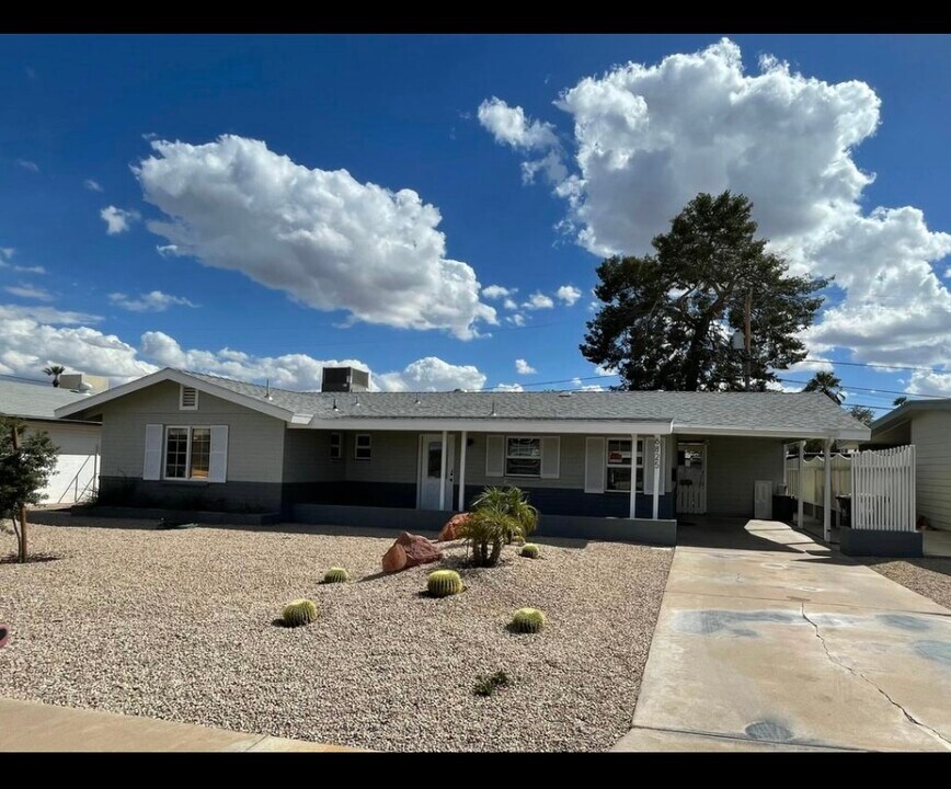 6825 E Earll Dr in Scottsdale, AZ - Building Photo