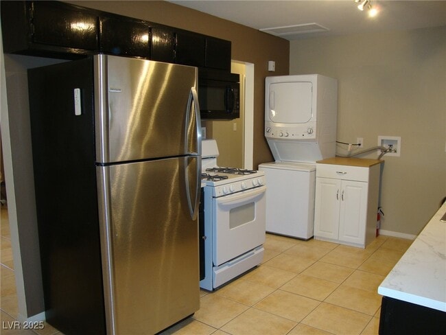 3009 N Crawford St in North Las Vegas, NV - Building Photo - Building Photo