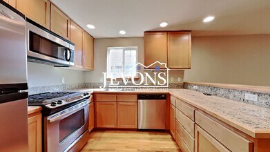 13721 Greenwood Ave N in Seattle, WA - Building Photo - Building Photo