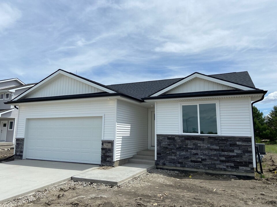 2901 3rd Ave SW in Altoona, IA - Building Photo
