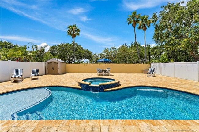 728 NW Waterlily Pl in Jensen Beach, FL - Building Photo - Building Photo