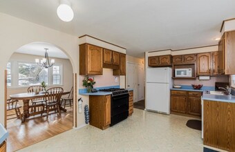 40 Fields Rd in Portsmouth, NH - Foto de edificio - Building Photo