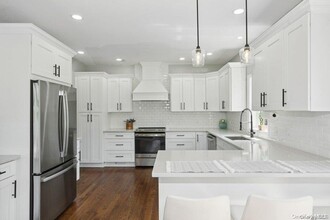6 Private Rd in Southampton, NY - Building Photo - Building Photo