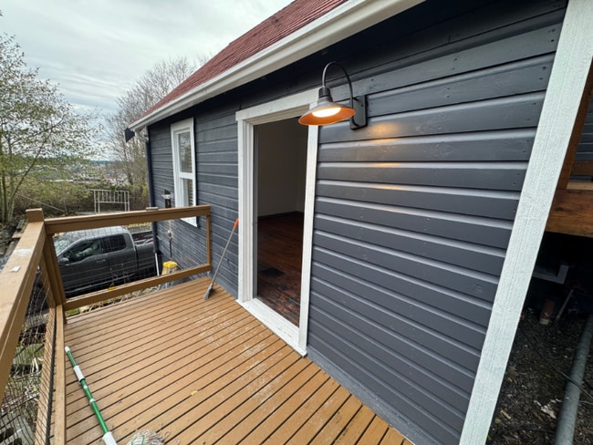 16401 Hwy 99 in Lynnwood, WA - Foto de edificio - Building Photo