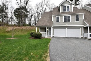 10 Woodbridge Ct