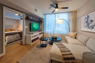 18036 Park Row Blvd in Houston, TX - Foto de edificio - Building Photo