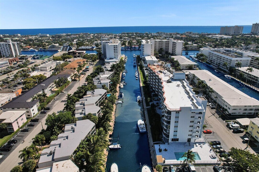 3051 NE 48th St, Unit 509 in Fort Lauderdale, FL - Foto de edificio