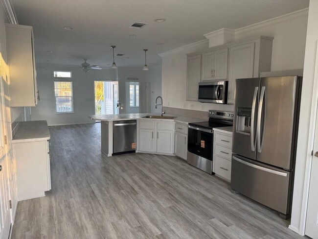 362 Tahitian Dr in Ellenton, FL - Building Photo - Building Photo