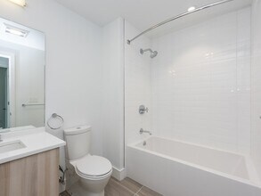 2 W 6th St, Unit 307 in Boston, MA - Building Photo - Building Photo