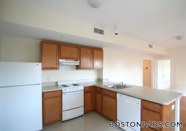 881 Massachusetts Ave in Cambridge, MA - Building Photo - Building Photo