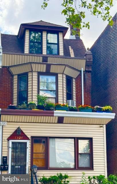 property at 1304 Harrison St