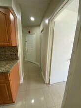 18312 NW 68th Ave in Hialeah, FL - Foto de edificio - Building Photo