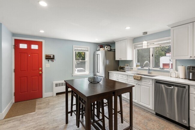 177R Faneuil St, Unit 1 in Boston, MA - Building Photo - Building Photo