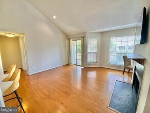 12154 Penderview Terrace in Fairfax, VA - Building Photo - Building Photo