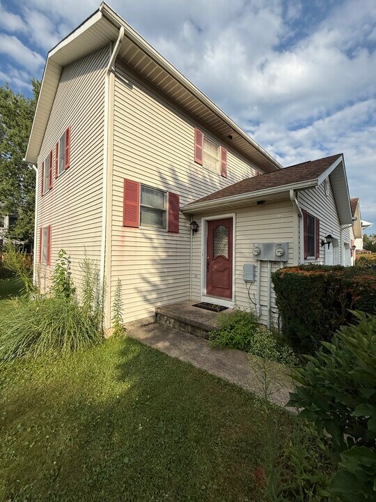 3131 Shellers Bend in State College, PA - Building Photo