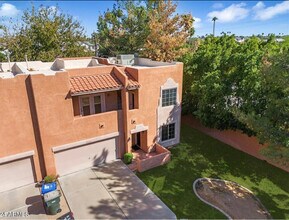 3731 E Mitchell Dr in Phoenix, AZ - Foto de edificio - Building Photo