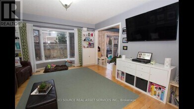 104 Rockhaven Ln in Hamilton, ON - Building Photo - Building Photo