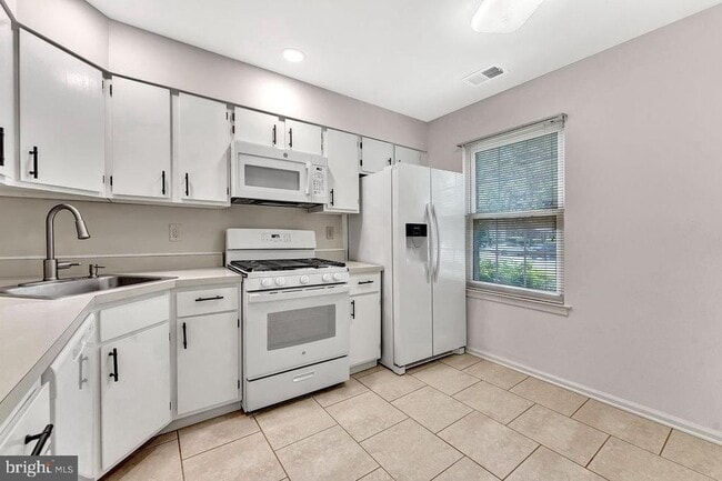 72 Sycamore Ct in Trenton, NJ - Building Photo - Building Photo