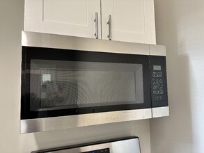 9 Bentley Ave, Unit 5 in Jersey City, NJ - Foto de edificio - Building Photo