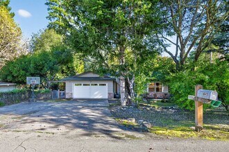 645 Snow Rd in Sebastopol, CA - Building Photo - Building Photo