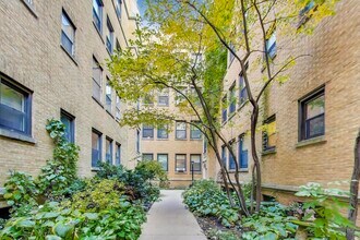 636 W Waveland Ave in Chicago, IL - Building Photo - Building Photo