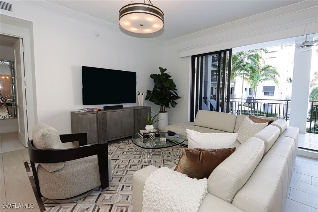 1030 3rd Ave S in Naples, FL - Building Photo
