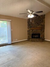 5901 Stardust Dr S in Watauga, TX - Foto de edificio - Building Photo