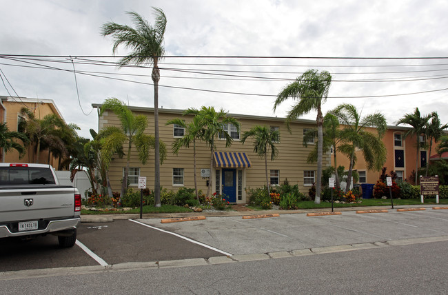 2673 St Joseph Dr in Dunedin, FL - Building Photo - Building Photo