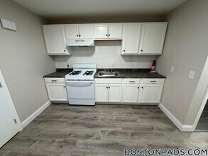 18 Waugh St in Lowell, MA - Building Photo - Building Photo