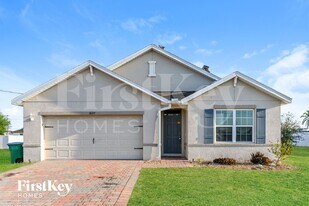 1627 SW 25th Ln in Cape Coral, FL - Building Photo