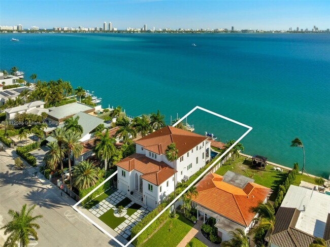 1460 S Treasure Dr in North Bay Village, FL - Building Photo - Building Photo
