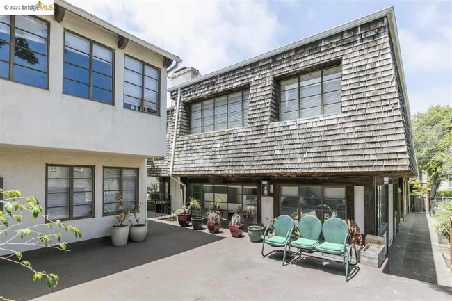 2438 Hilgard Ave in Berkeley, CA - Building Photo - Building Photo