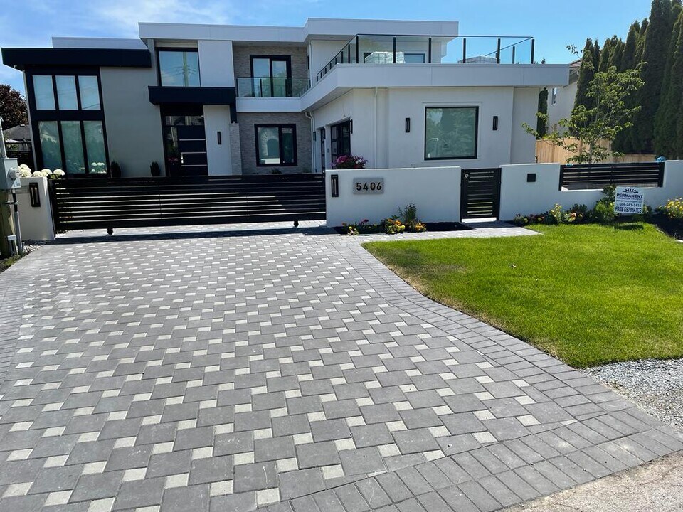 5406 Cathay Rd in Richmond, BC - Building Photo