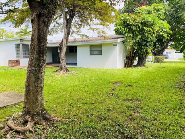 8130 SW 37th Terrace in Miami, FL - Building Photo - Building Photo