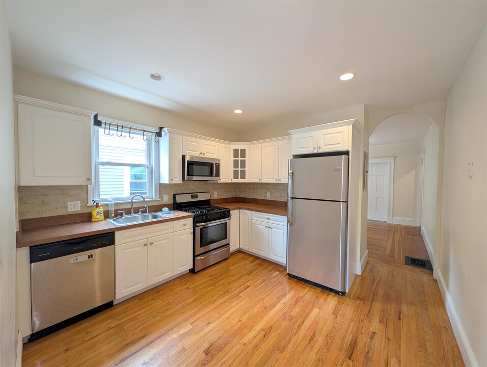 41 Ossipee Rd, Unit 1 in Somerville, MA - Foto de edificio