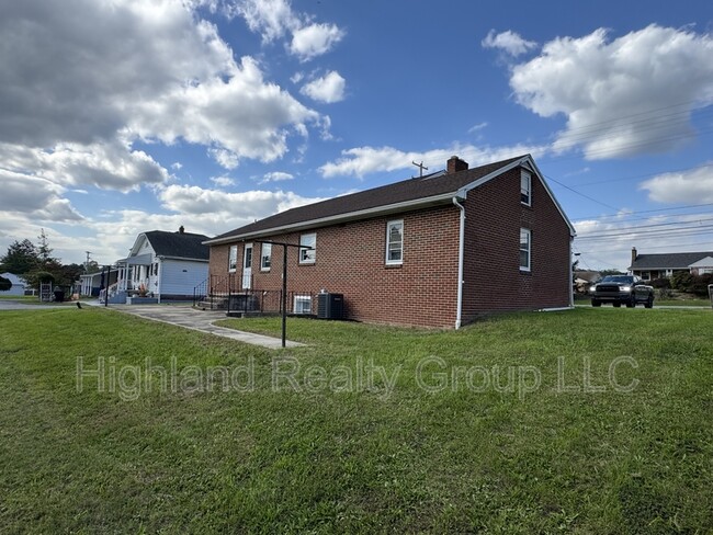 456 W Market St in Hallam, PA - Foto de edificio - Building Photo