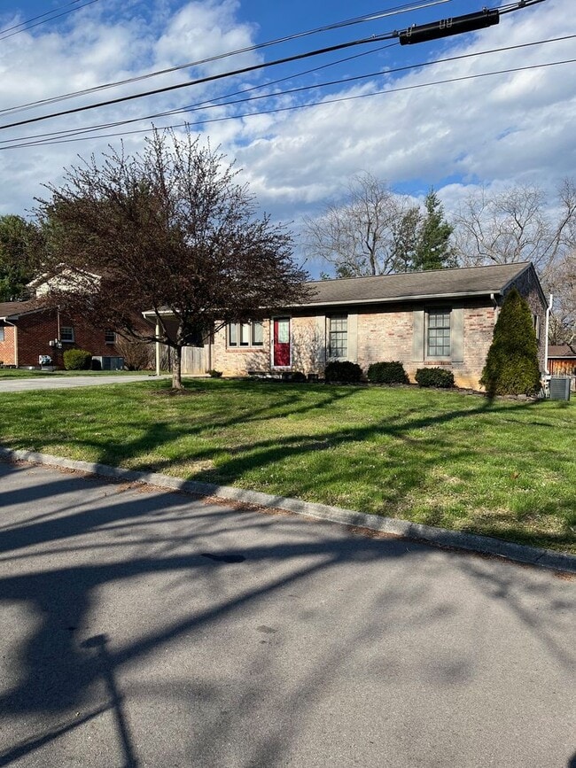 4104 Prescott Dr in Johnson City, TN - Building Photo - Building Photo