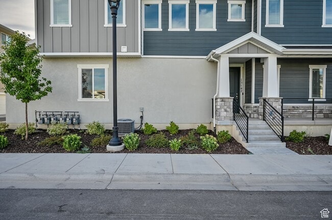 15142 S Wild Horse Wy in Bluffdale, UT - Foto de edificio - Building Photo