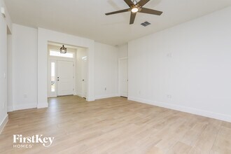 670 E Goodrich Dr in Deltona, FL - Building Photo - Building Photo