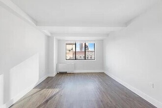 333 E 91st St in New York, NY - Building Photo - Building Photo