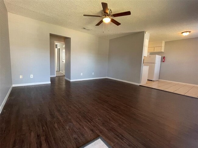 2700 Sunny Ln in Taylor, TX - Building Photo - Building Photo