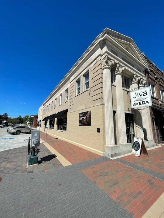 219 Main St in Cedar Falls, IA - Building Photo