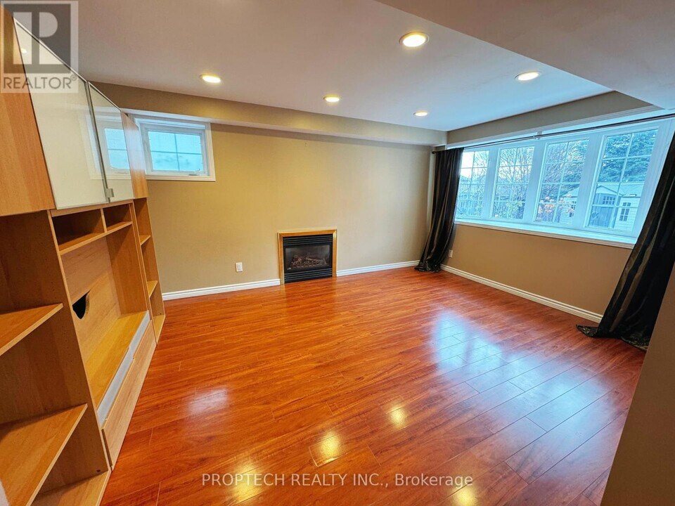 177 Vanda Dr in Vaughan, ON - Building Photo