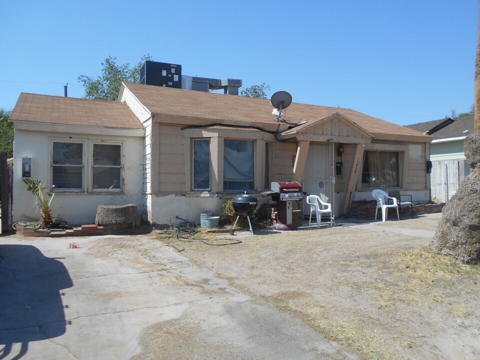 1520 Stewart Ave in Las Vegas, NV - Building Photo